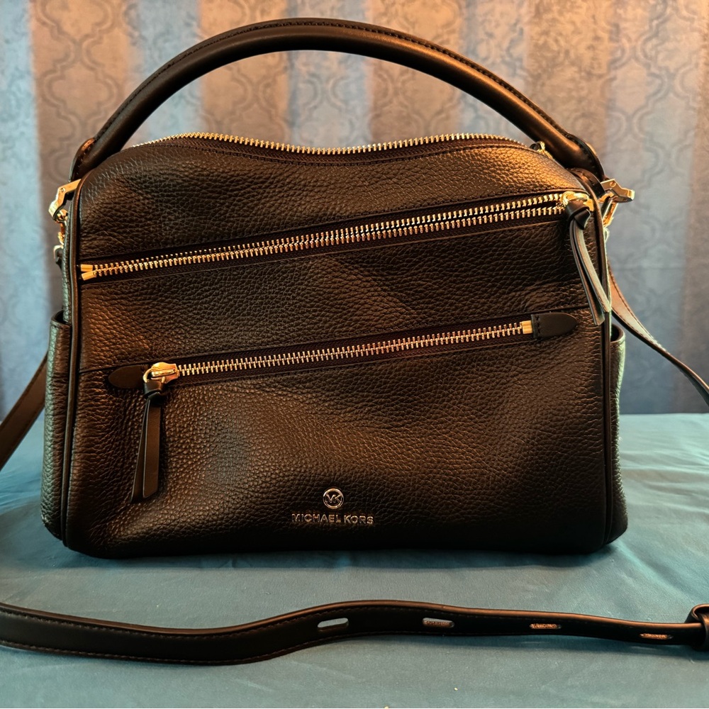 Michael Kors Black Crossbody Bag Sleek Design